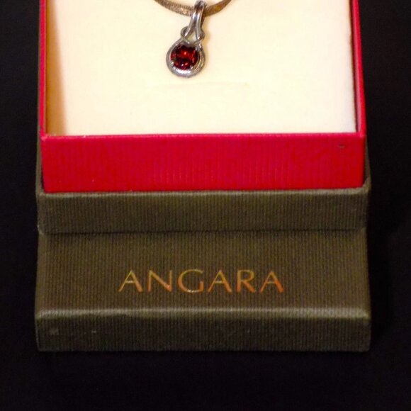 New in Box Angara 925 Sterling Silver Round 1 Carat Garnet Knot Pendant - Picture 4 of 5